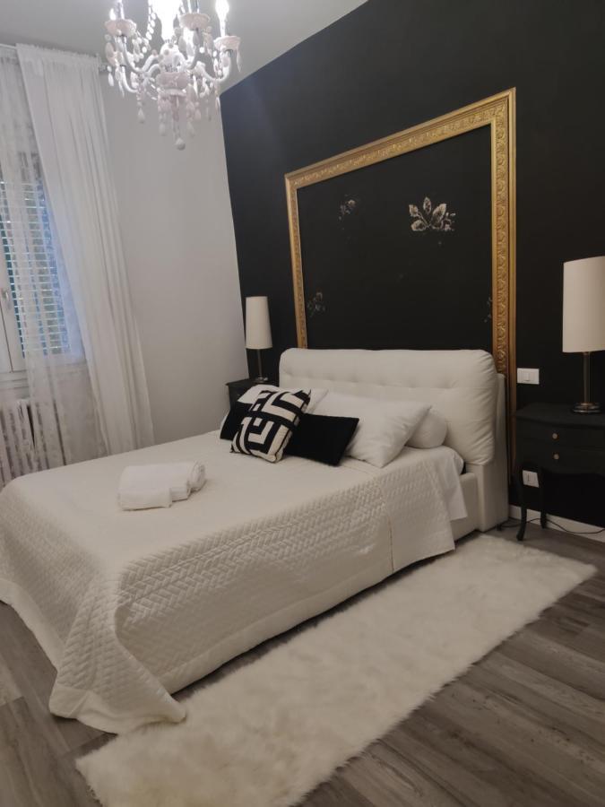 מודנה Aurora Flowers - Two Rooms And Free Parking Near Center And Train Station מראה חיצוני תמונה